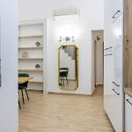 Deluxe & Cozy Central Located Joseph Boulevard Apartment