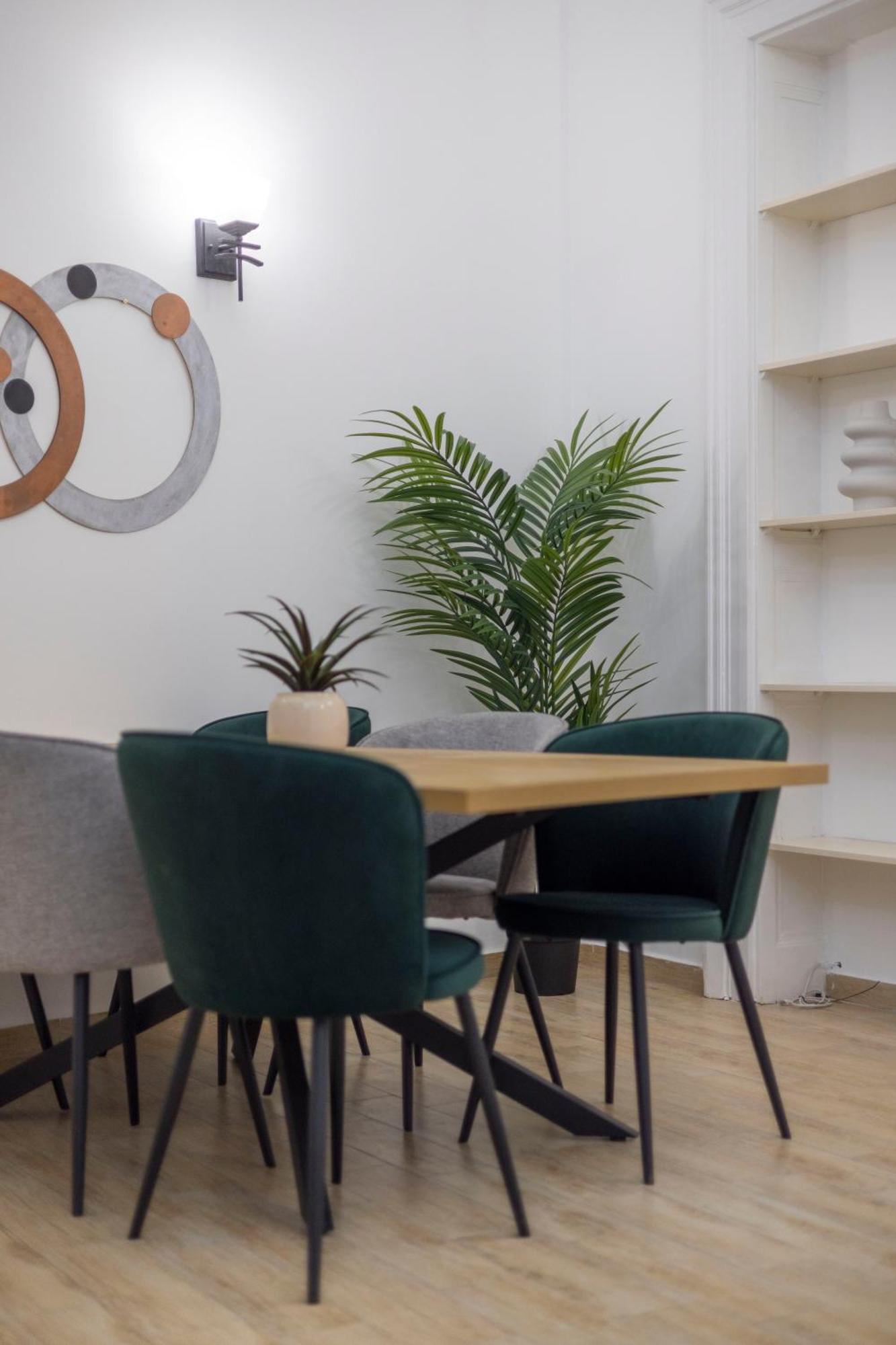 Apartment Deluxe & Cozy Located Joseph Boulevard
