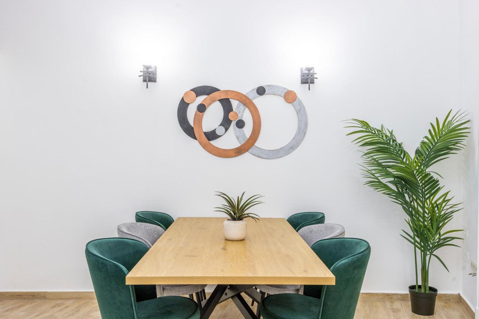 Deluxe & Cozy Located Joseph Boulevard *