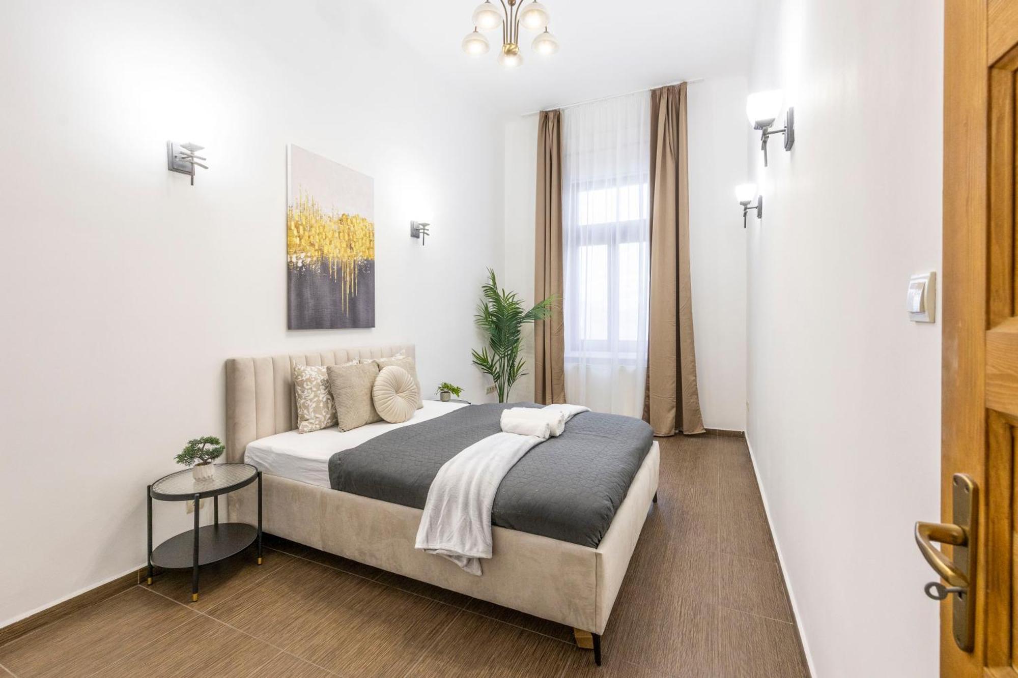Apartment Deluxe & Cozy Located Joseph Boulevard