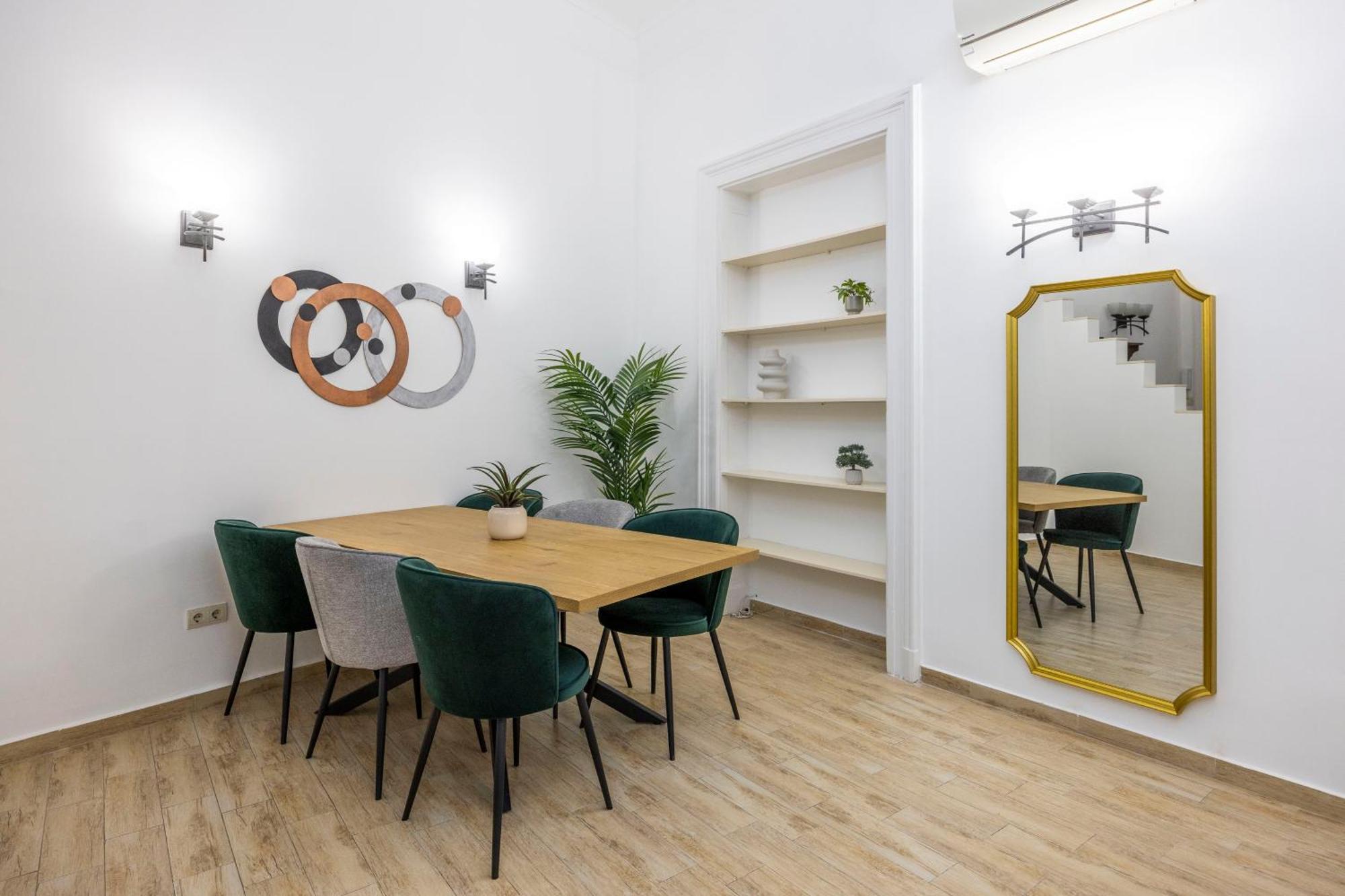 Deluxe & Cozy Located Joseph Boulevard *