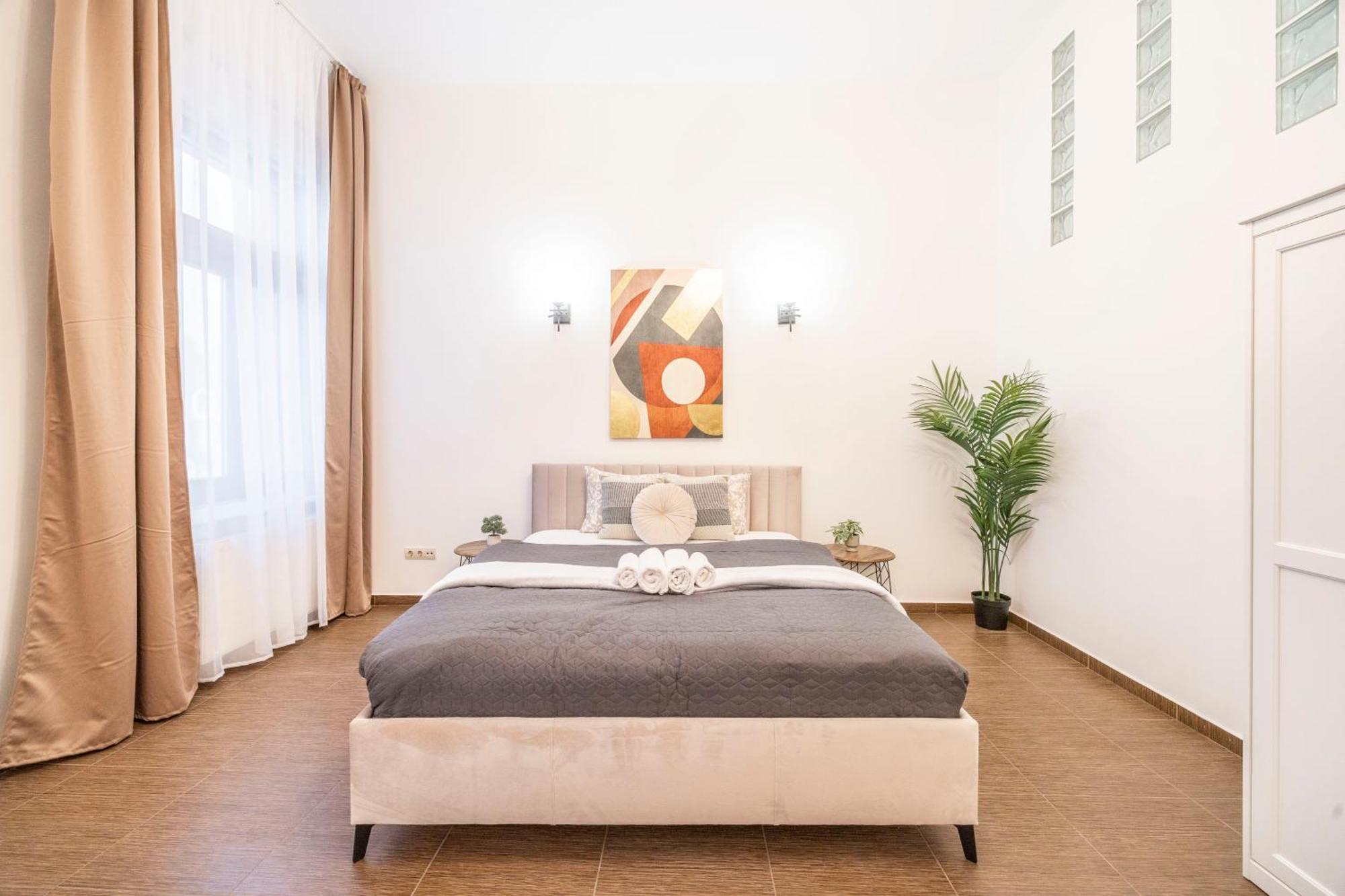 Apartment Deluxe & Cozy Located Joseph Boulevard