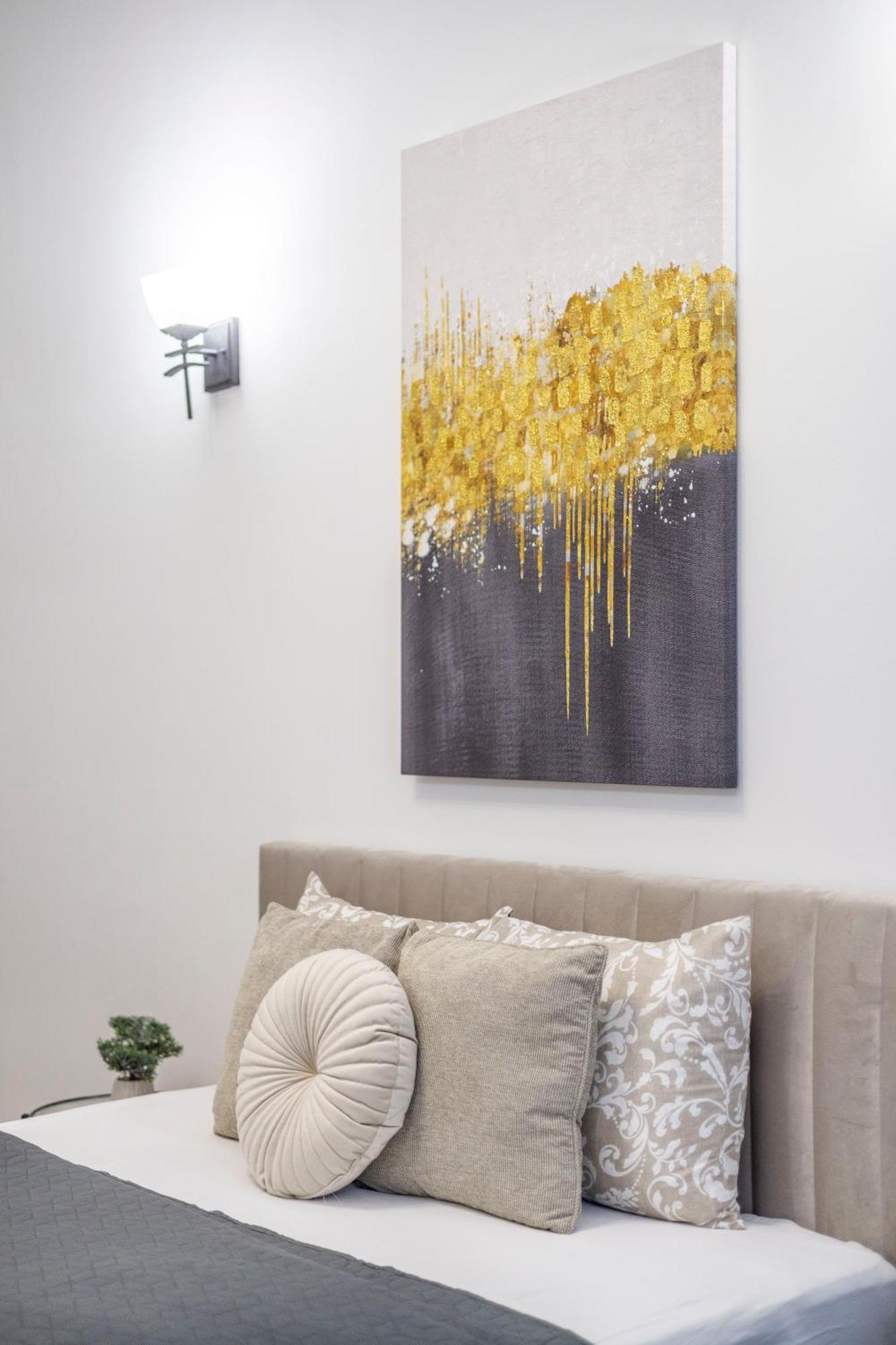 Apartment Deluxe & Cozy Located Joseph Boulevard